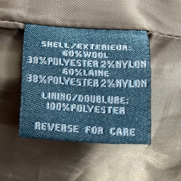 I. Spiewak & Sons women’s brown wool button down coat with hood and two pockets - Picture 9 of 15